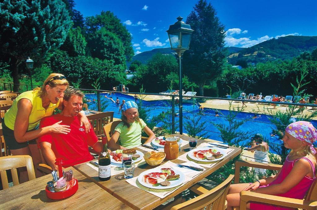 Camping Paradis Marmotel Saint Geniez d'Olt Bagian luar foto
