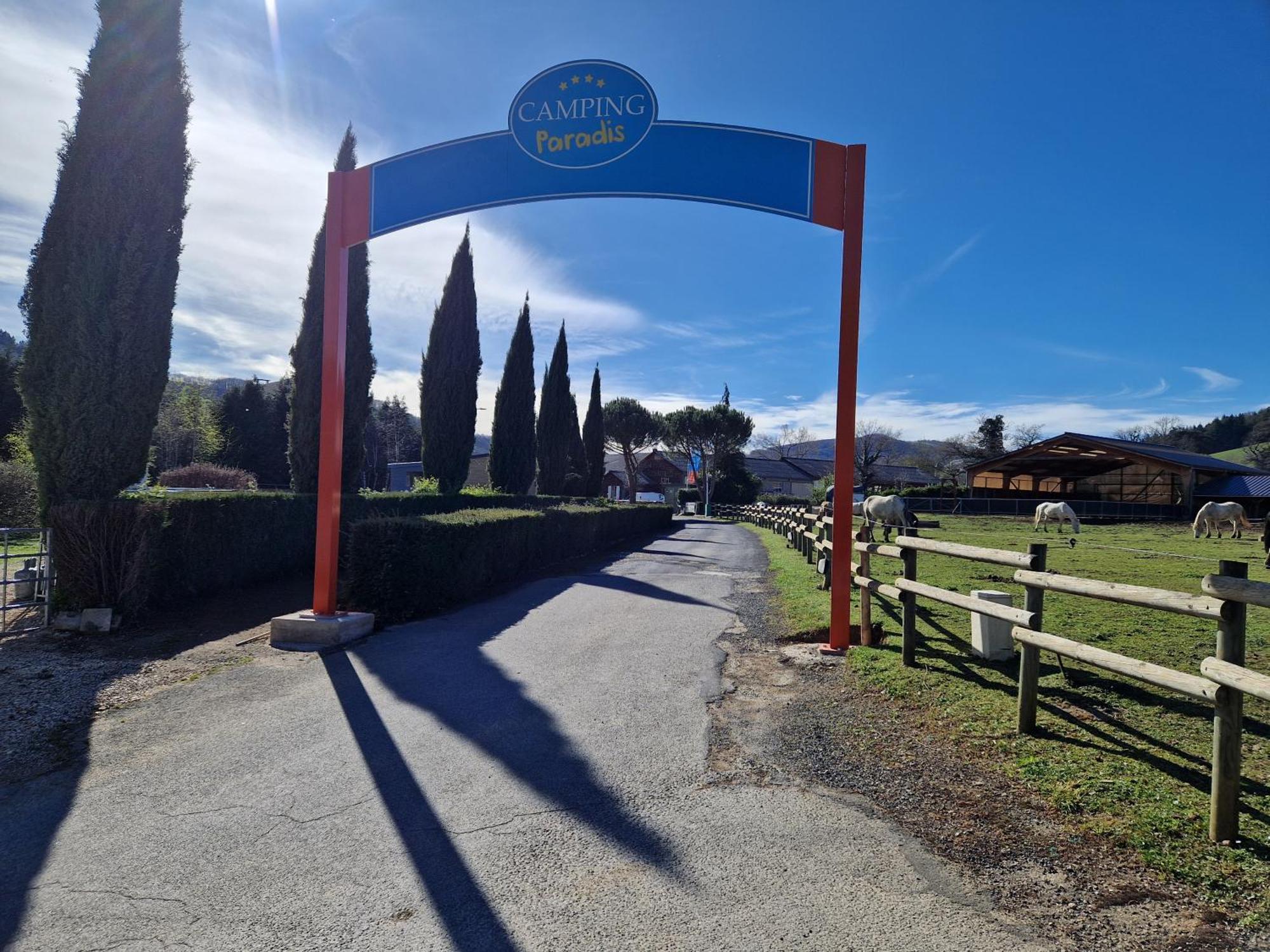 Camping Paradis Marmotel Saint Geniez d'Olt Bagian luar foto